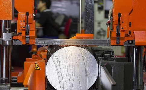 赫章立式金属带锯床切削出现跑带故障解决方法！